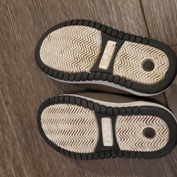 2 Pairs of Toddler Boys Shoes - Size 6 Sneakers - Picture 4 of 7